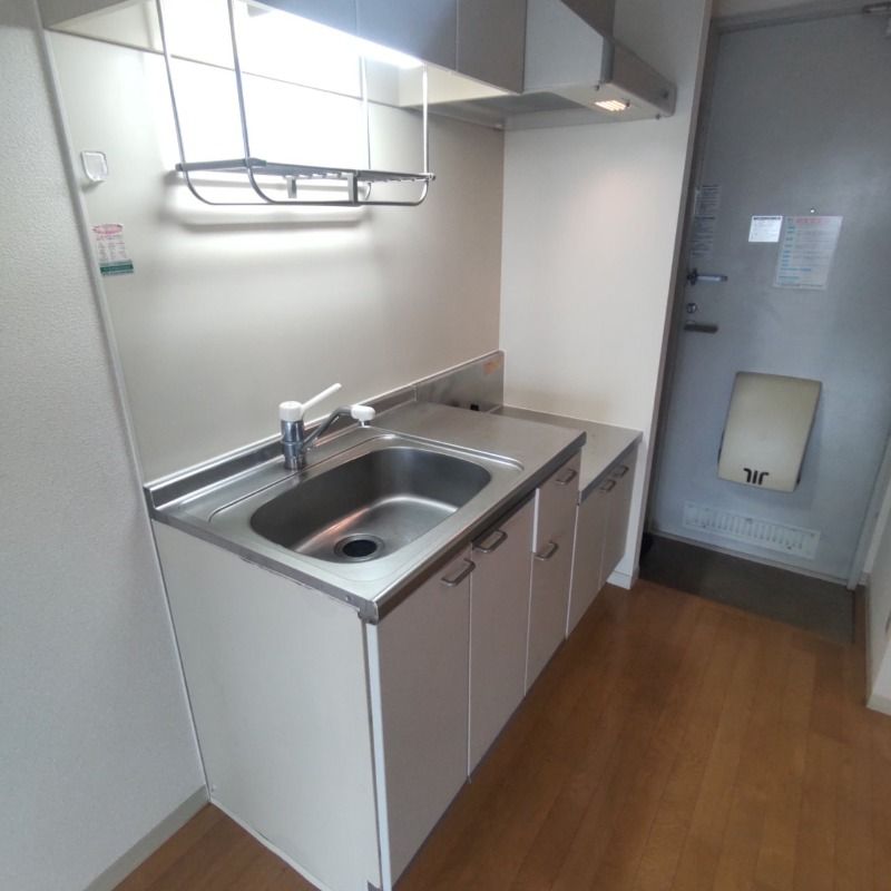 キッチン　※別号室の写真となります。