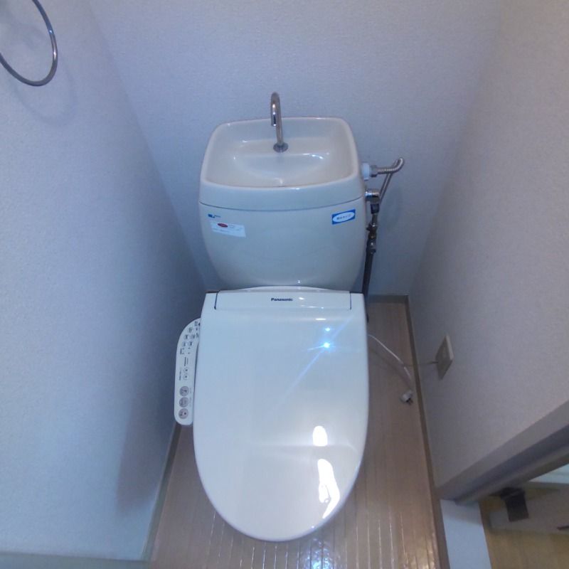 トイレ　※別号室の写真となります。