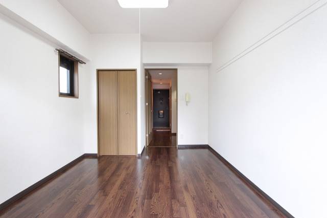 居室・リビング　角部屋でお部屋明るいです