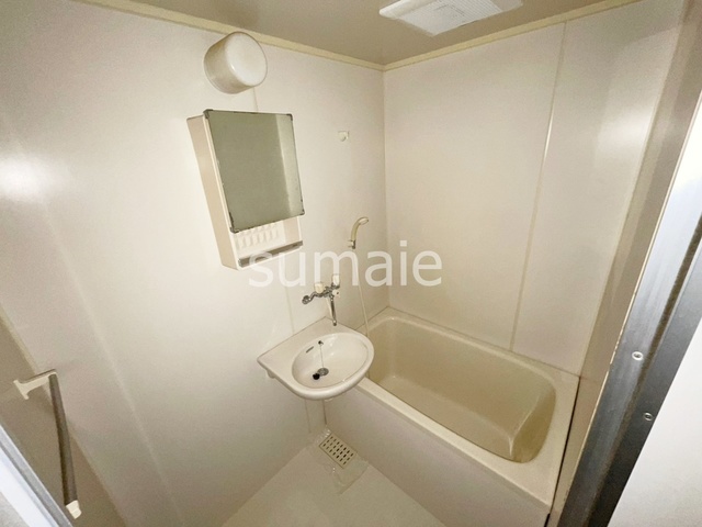 バス・シャワールーム　バスルームです。