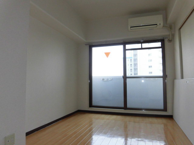 居室・リビング　６帖の外の光が差し込む明るいお部屋です