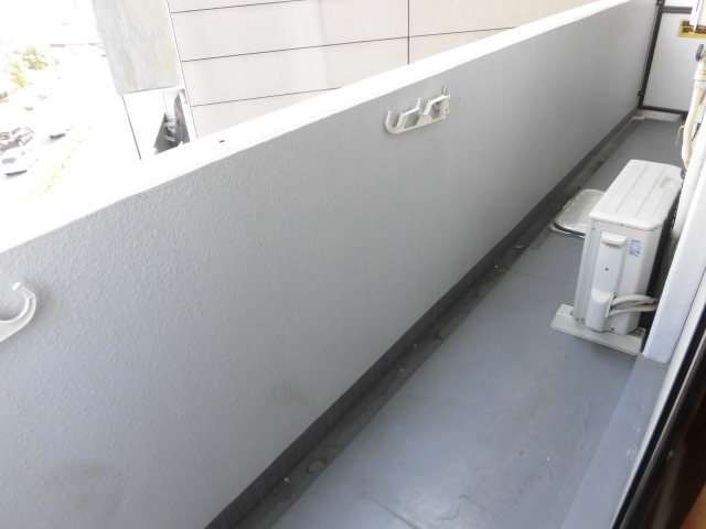 バルコニー　外干しができる広いバルコニーです