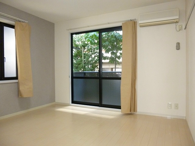 居室・リビング　写真は別号室です