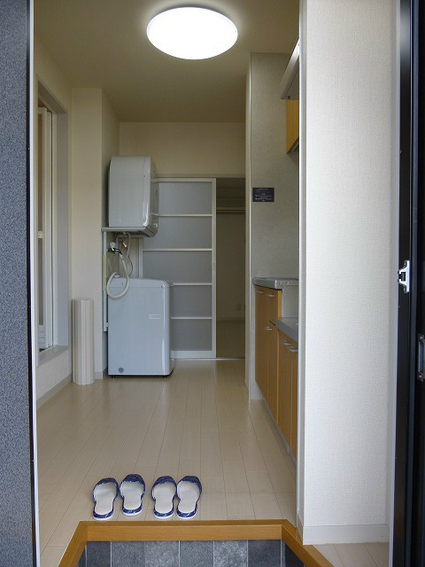 玄関　写真は別号室です