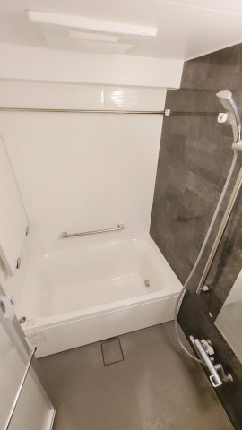 バス・シャワールーム　ご家族や長時間入浴に便利な追い炊き機能付きです♪