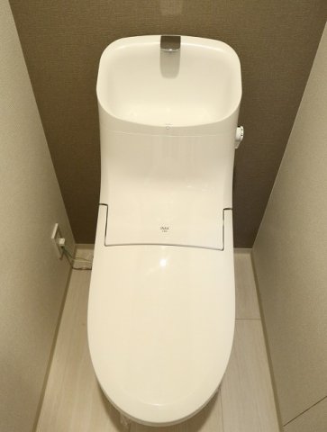 トイレ　落ち着いた色調のトイレです