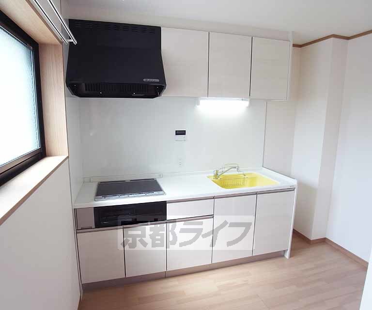 キッチン　３口コンロ付きの大きなシステムキッチン！