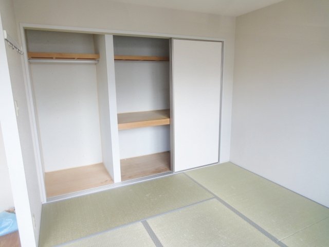 収納　別号室の写真です（反転）