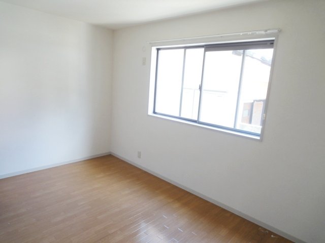 居室・リビング　別号室の写真です（反転）