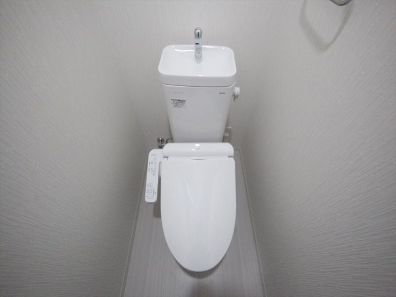 トイレ　温水洗浄暖房便座付トイレ