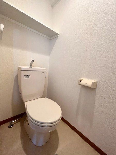 トイレ　※代表タイプの写真のため実際と異なる場合がございます