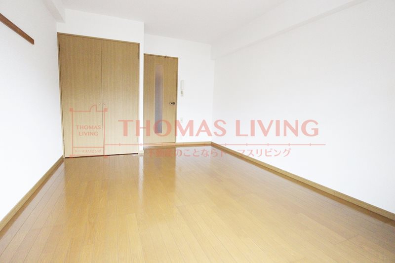 居室・リビング　洋室は広めの8.2帖