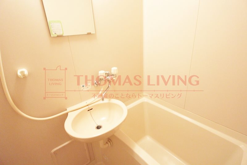 バス・シャワールーム　洗面台も付いてます。