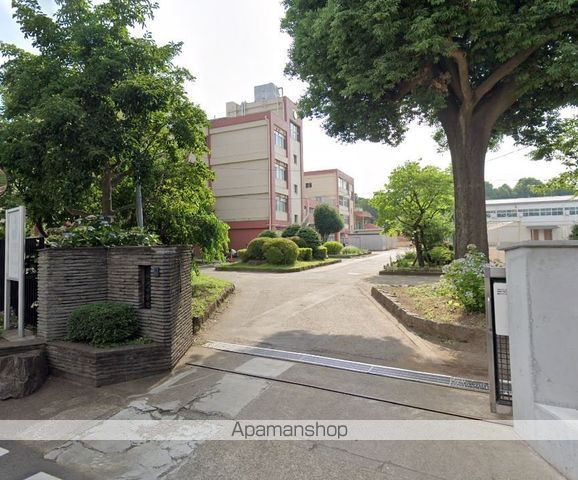 中学校　調布市立神代中学校（中学校）まで556m