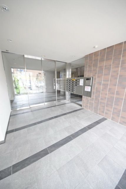 エントランス　オートロック完備