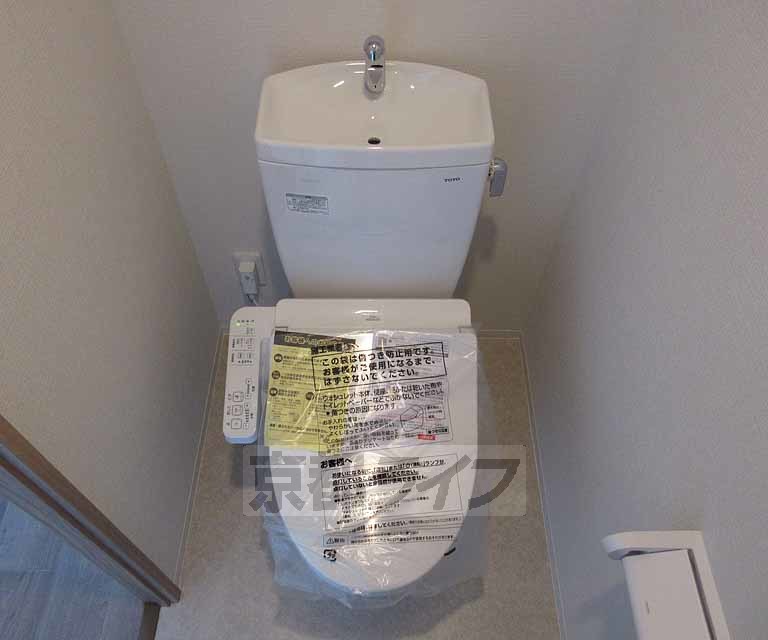 トイレ　ウォシュレット付き・