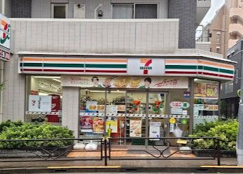 コンビニ　セブンイレブン 文京湯島2丁目店（コンビニ）まで158m