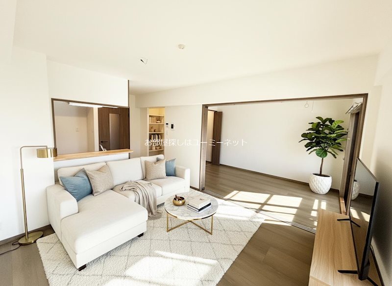 居室・リビング　※CG加工イメージ画像。家具・家電付きではありません。画像と