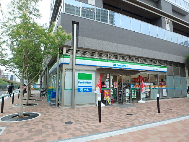 コンビニ　ファミリーマート東神奈川東口店（コンビニ）まで156m