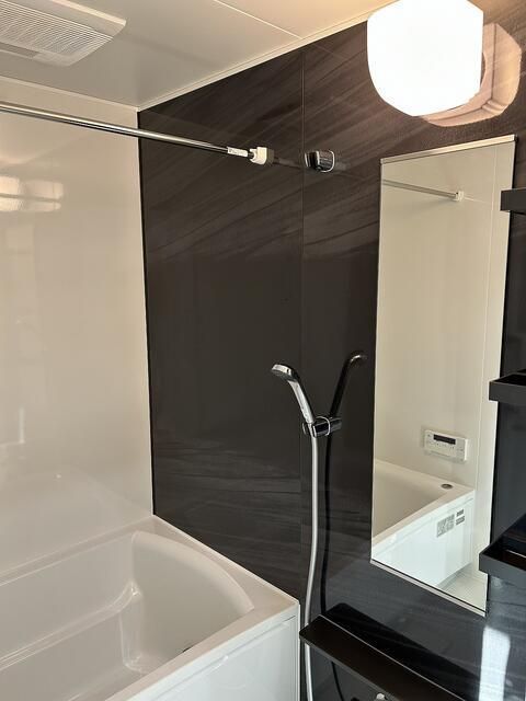 バス・シャワールーム　☆ゆったりくつろげるお風呂☆ ※床カラー等が異なる場合あり※