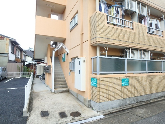 エントランス　別のお部屋です。間取りは反転です。