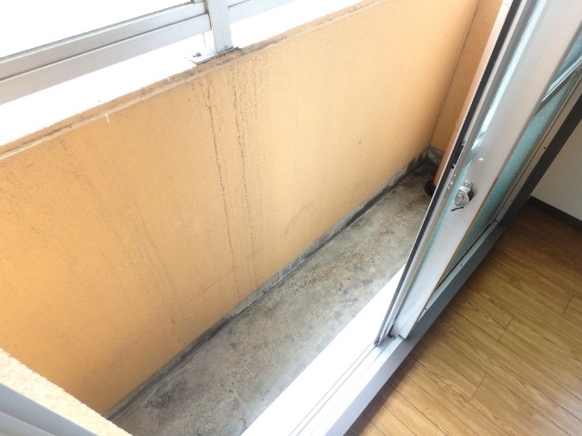 バルコニー　別のお部屋です。間取りは反転です。