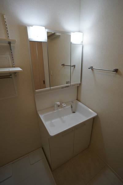 洗面設備　同じ建物の別なお部屋