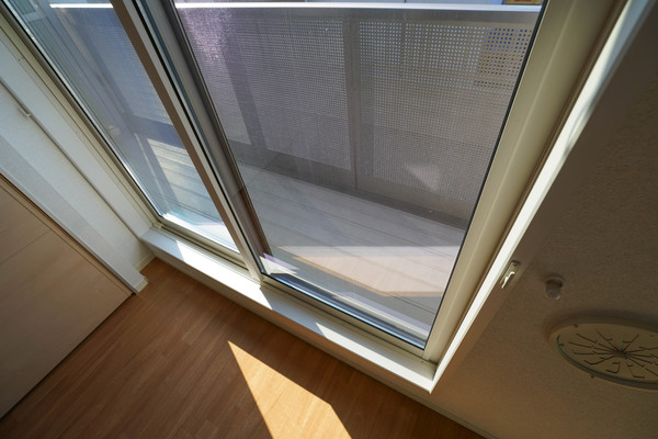 バルコニー　同じ建物の別なお部屋