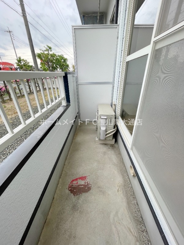 バルコニー　同型別部屋写真（反転）