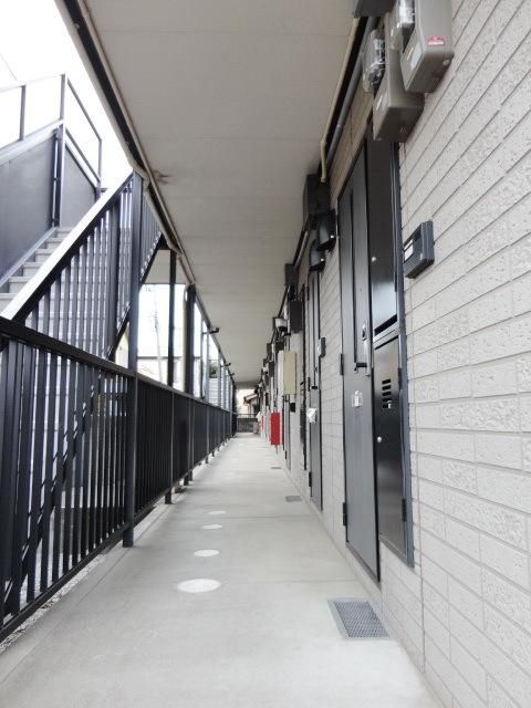 エントランス　明るい共用廊下