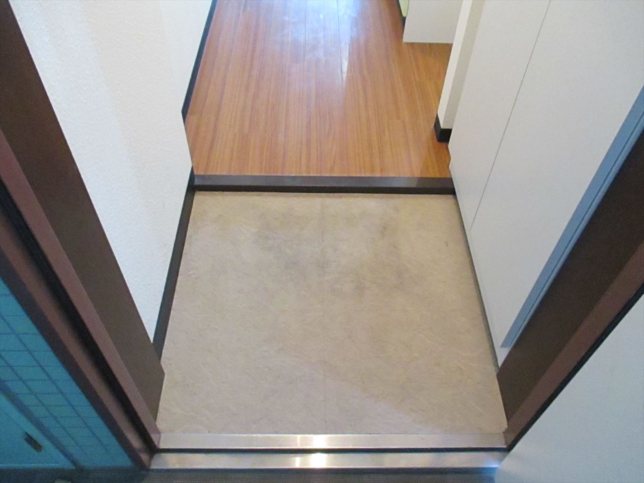 玄関　スカイコート葵