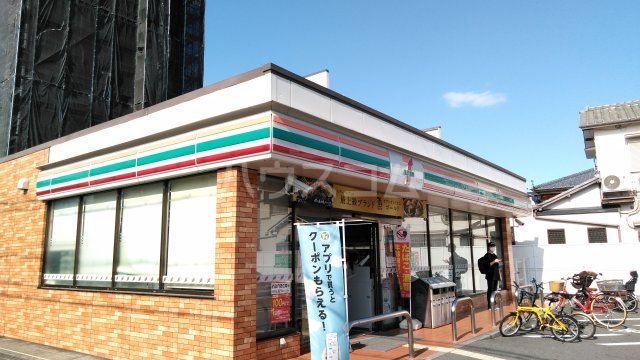 コンビニ　セブンイレブン豊中服部南町４丁目店（コンビニ）まで198m