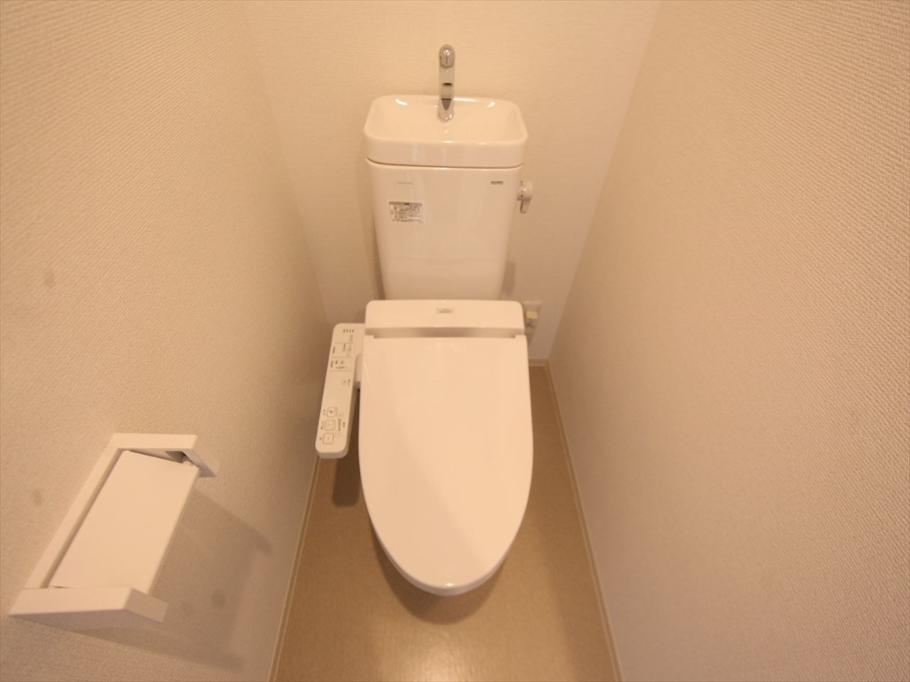 トイレ　温水洗浄暖房便座付トイレ