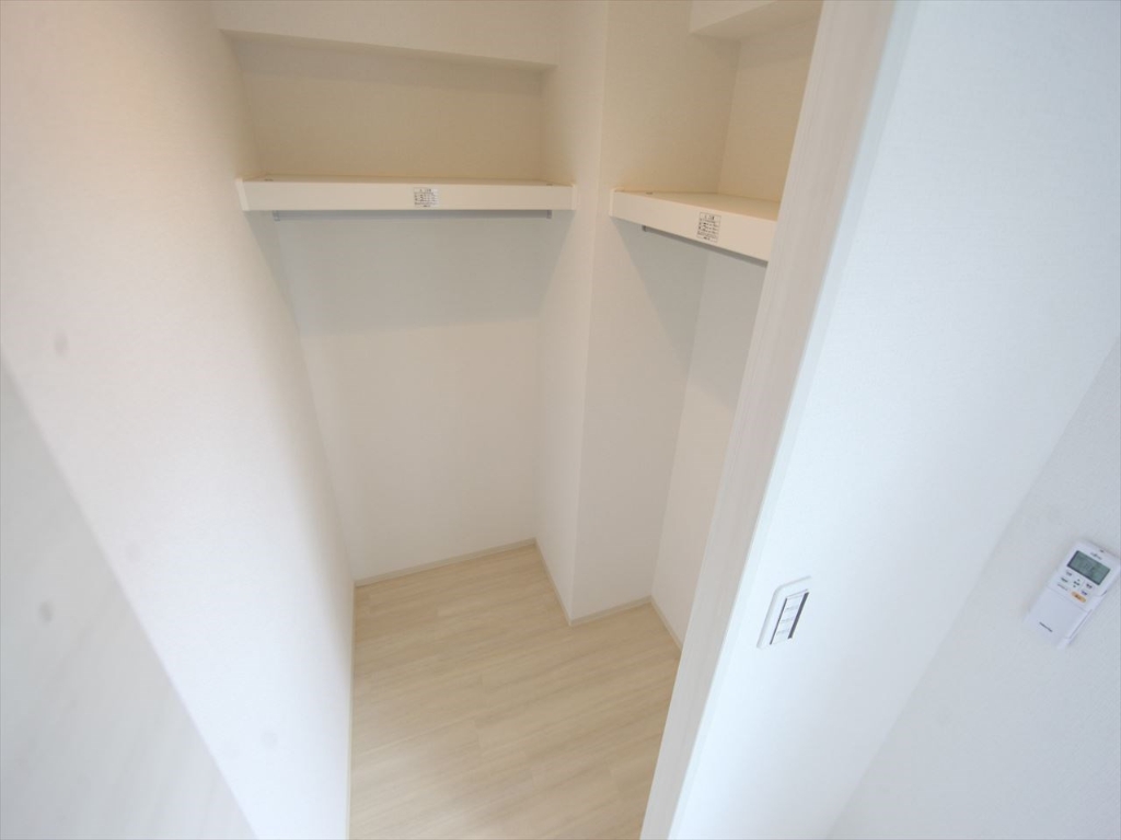 収納　ウォークインクローゼット（収納充実してます）