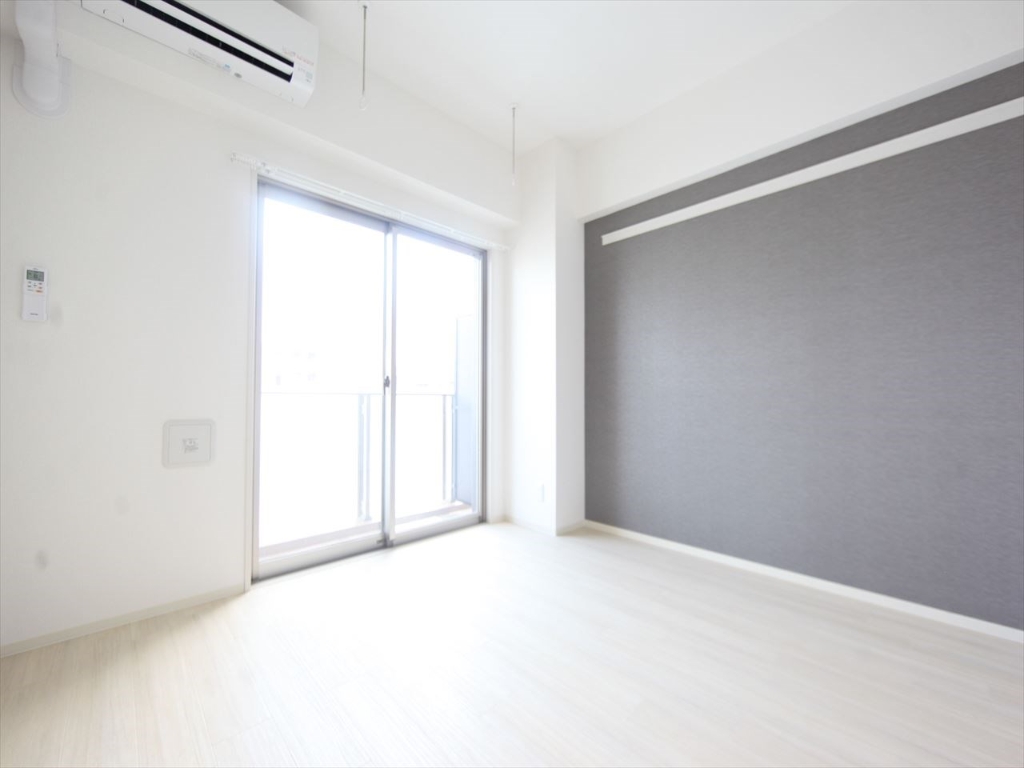 バルコニー　洋室7.7帖　南面バルコニー　2面採光　エアコン完備