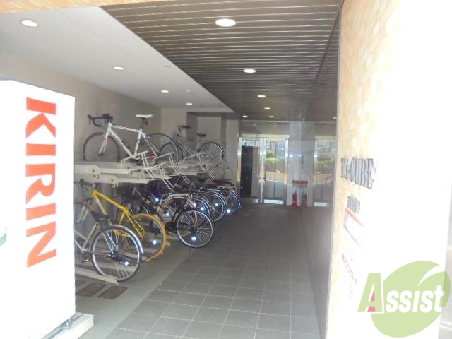 エントランス　長く伸びるエントランス