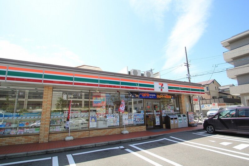 コンビニ　セブンイレブン名古屋平和が丘4丁目店（コンビニ）まで230m