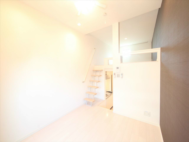 居室・リビング　洋室6帖　上段ロフト6.1帖（収納でもお部屋でも使えます）