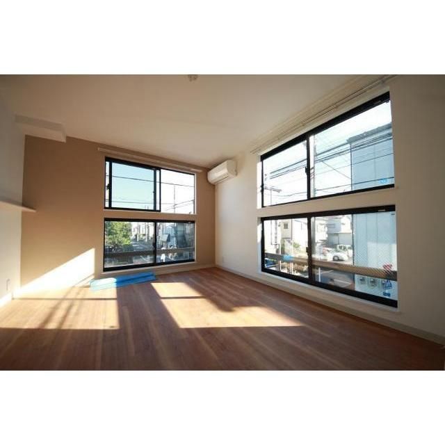 居室・リビング　☆明るい居間☆