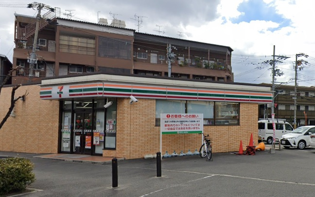 コンビニ　セブンイレブン 東大阪俊徳町3丁目店（コンビニ）まで711m