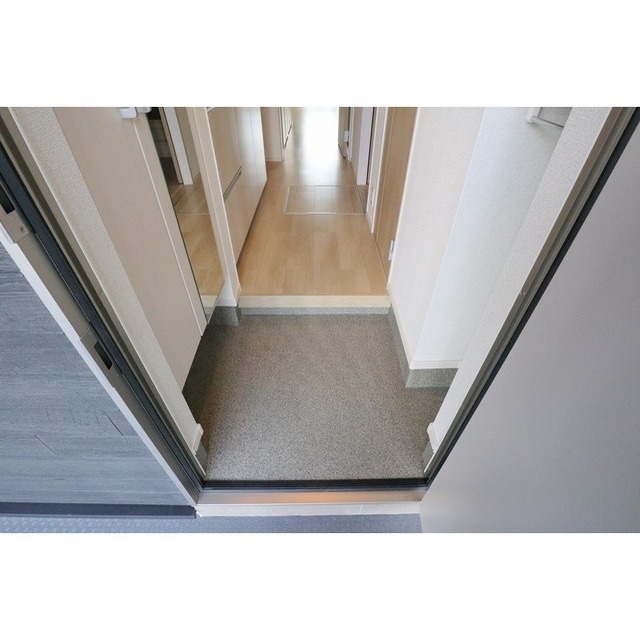 玄関　※建築中の為イメージ写真使用