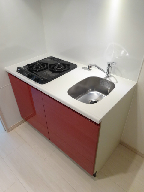 キッチン　ビビットカラーのシステムキッチン