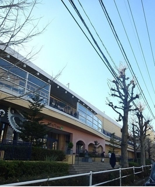 ショッピングセンター　モリタウン（ショッピングセンター）まで780m