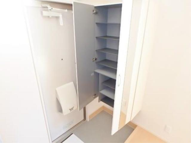 玄関　イメージパース