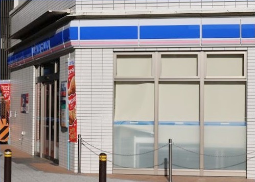 コンビニ　ローソン 金沢八景駅前店（コンビニ）まで156m