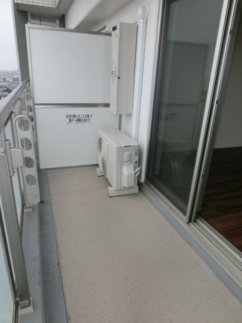 バルコニー　広さのあるバルコニー