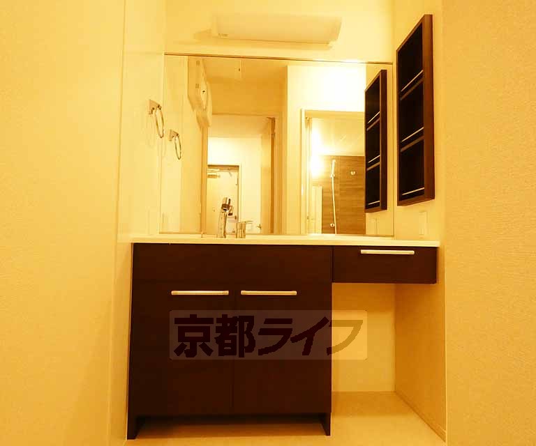 洗面設備　この広い洗面所にご注目！