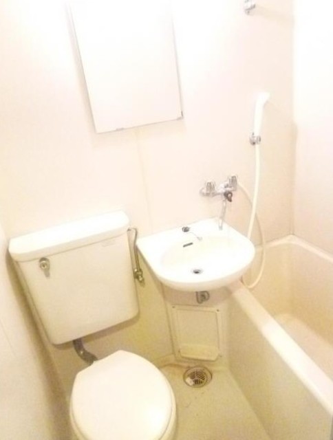 バス・シャワールーム　清潔感のあるバスルーム