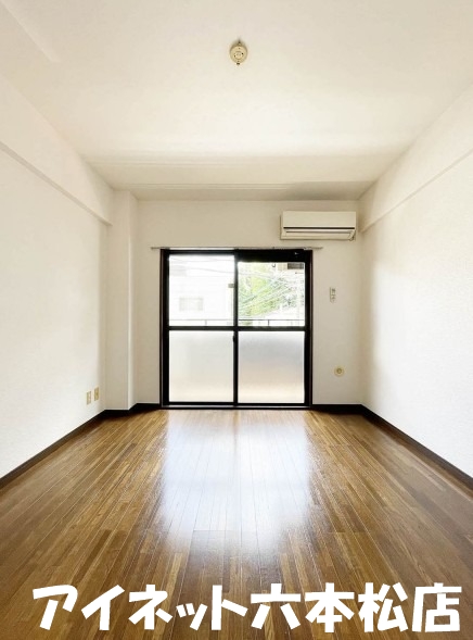 居室・リビング　南西向きで日当たり良好です