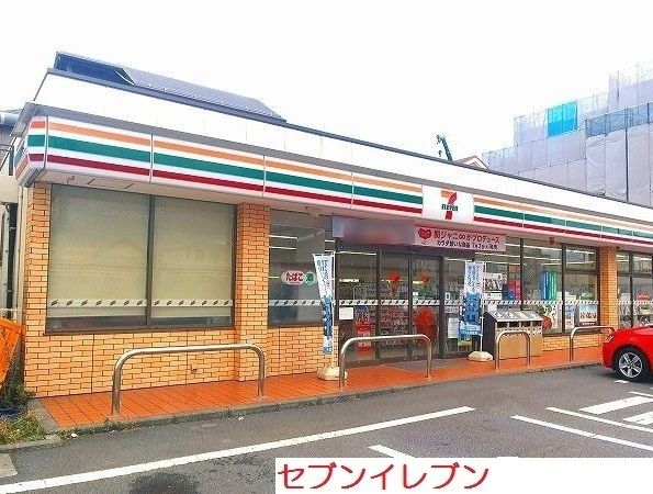 コンビニ　セブンイレブン（コンビニ）まで550m